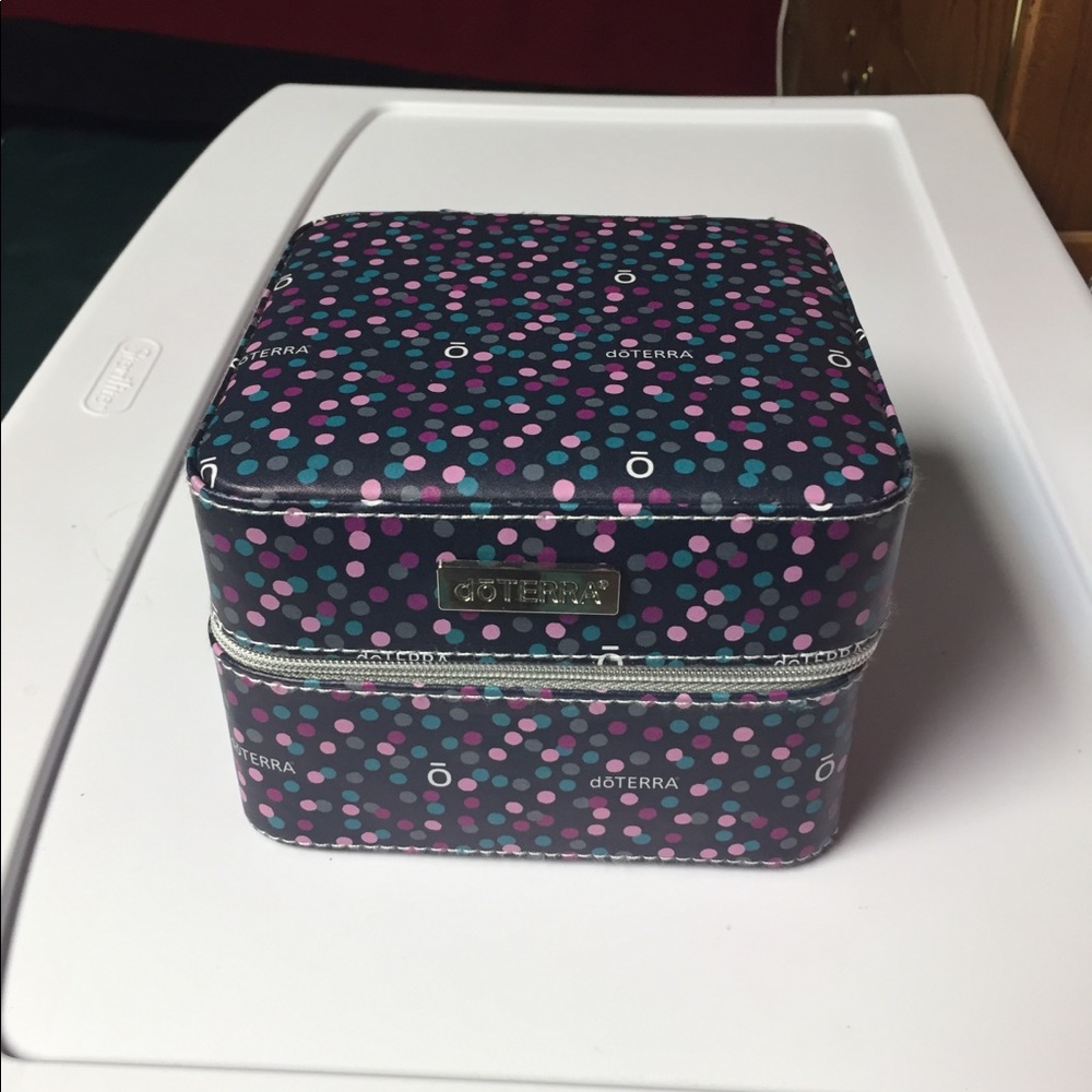 🚫🚫🚫SOLD🚫🚫🚫DōTERRA train case